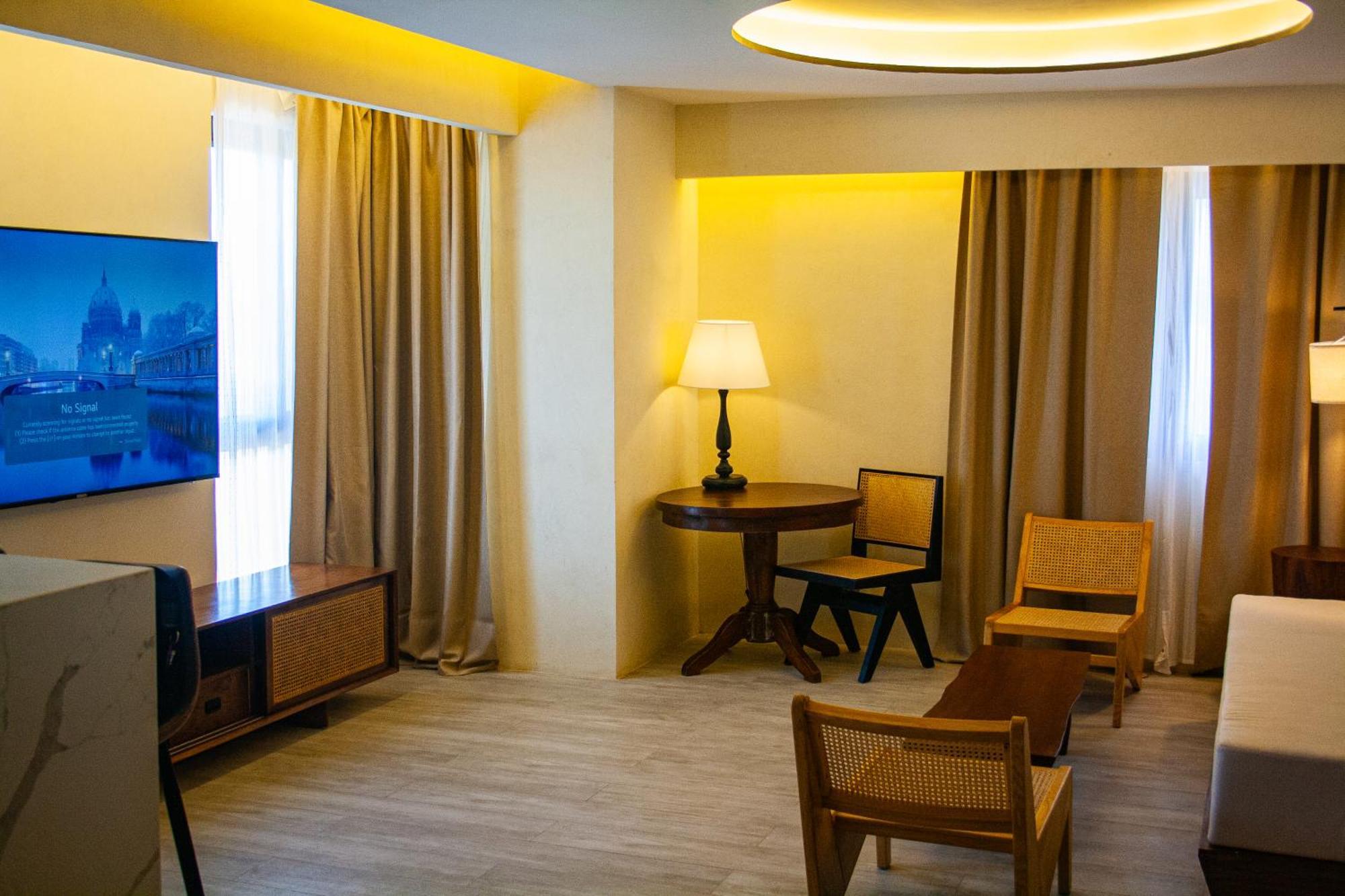 Elijah Hotel Kota Kota Dasmarinas Bagian luar foto